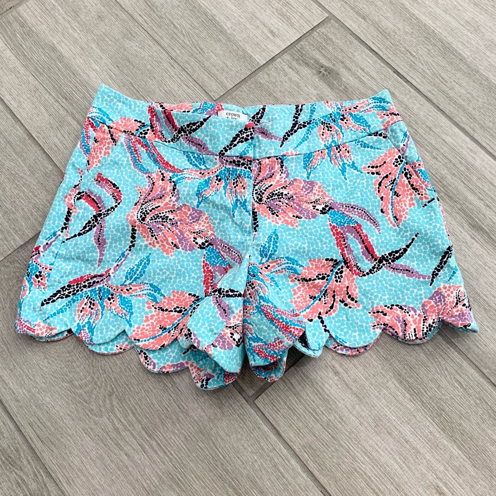 Crown & Ivy blue floral shorts